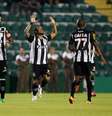 Carlos Alberto comemora gol que abriu o placar em Florianópolis  Foto: Cristiano Andujar / Agif / Gazeta Press