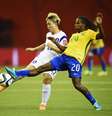 Formiga rouba a bola que originou um dos gols da Seleção: incansável na marcação  Foto: Stuart Franklin/FIFA / Getty Images
