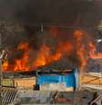 Moradores incendiaram barracos durante a reintegração de posse  Foto: Leonardo Benassatto / Futura Press