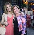 Mãe e filha, Zilu e Wanessa se abraçam ao se encontrar por acaso em festa  Foto: Léo Franco / AgNews