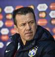 Dunga respondeu críticas à altura  Foto: Rodrigo Buendia / AFP