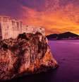 Fortes e muralhas fazem parte da paisagem de Dubrovnik  Foto: Phant/Shutterstock