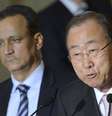 O Secretário-Geral da ONU Ban Ki-moon (direita) fala ao lado do enviado especial das Nações Unidas para o Iêmen, Ismail Ould Cheikh Ahmed, no primeiro dia de consultas de Genebra sobre Iêmen  Foto: Keystone via AP / AP