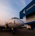Aeronave em frente fábrica da Embraer, em São José dos Campos.   17/10/2014  Foto: Roosevelt Cassio / Reuters