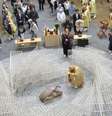 O escritor Takeshi Yoro inaugurou monumento em homenagem a insetos mortos por humanos no Japão  Foto: Reprodução / Kyodo News