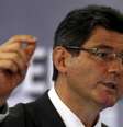 Ministro da Fazenda, Joaquim Levy, classificou de peças de ficção notícias sobre redução de meta fiscal  Foto: Paulo Whitaker / Reuters
