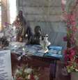 Supostos vândalos teriam atacado o túmulo com pedaços de pedras retiradas de uma sepultura vizinha  Foto: Casa de Memórias e Lembranças Chico Xavier / Divulgação