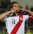 Pizarro marcou o gol da vitória do Peru nesta quinta-feira  Foto: Raul Sifuentes / Getty Images
