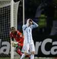 Messi completou 100 jogos pela Argentina, mas teve atuação bem apagada  Foto: Natacha Pisarenko / AP