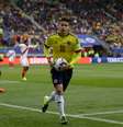 James evita "duelo" pessoal com Messi  Foto: Ricardo Mazalan / AP