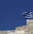Bandeira grega vista em Atenas  Foto: Kostas Tsironis / Reuters