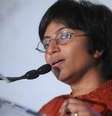 Sunitha Krishnan, que borra o rosto das vítimas ao editar a gravação, diz que três pessoas já foram presas após ela postar as gravações  Foto: Divulgação/BBC Brasil