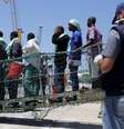 Imigrantes desembarcando no porto siciliano de Pozzallo, na Itália. 23/06/2015  Foto: Antonio Parrinello / Reuters
