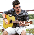 Cantor sertanejo Cristiano Araújo com violão  Foto: @Cristiano Araújo/Instagram / Instagram