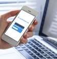 Empresas que apostam no m-commerce devem buscar informações sobre os clientes aos poucos   Foto: NicoElNino / Shutterstock