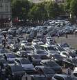 Motoristas protestam contra o Uber em Paris  Foto: Michel Euler / AP