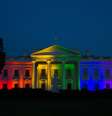 Fachada da Casa Branca foi iluminada com as cores do arco-íris  Foto: Evan Vucci / AP