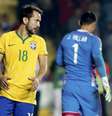 Éverton Ribeiro entrou no final da partida e desperdiçou uma das cobranças de pênalti  Foto: Jorge Adorno / Reuters