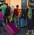 Turistas deixam a Tunísia após ataque que matou 38 pessoas  Foto: AFP