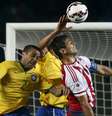 Thiago Silva tocou com a mão na bola e cometeu pênalti no segundo tempo  Foto: Juan Gonzalez/Agif / Gazeta Press