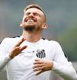 Lucas Lima ainda não descarta deixar o Santos para jogar no futebol europeu  Foto: Ricardo Saibun / Divulgação Santos FC