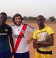 Santiago López Menéndez mora na Nigéria há um ano e é torcedor do River Plate  Foto: Reprodução