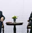 Governos anunciaram reabertura de embaixadas, mas ainda há temas espinhosos a debater  Foto:  Reuters