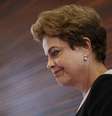 Adesivos usam imagem da presidente Dilma, em carros, de forma considerada ofensiva aos direitos da mulher, avalia secretaria  Foto: Reuters