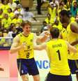 Murilo e Bruninho vibram após ponto conquistado pelo Brasil  Foto: FIVB / Divulgação