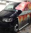 Van T5 Transporter, da Volkswagen, recebeu envelopagem com arte semelhante à ferrugem na Escócia  Foto: Clyde’s Wraps  / Divulgação