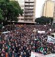 Policiais realizaram um protesto que reuniu mais de 10 mil pessoas no centro de Porto Alegre na semana passada  Foto: Divulgação