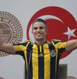 Robin Van Persie é apresentado pelo Fenerbahce  Foto: Ulas Yunus Tosun / EFE