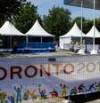 Praia urbana em Toronto conta com belas de biquíni tomando sol em meio a parentes de velejadores na torcida por medalha de ouro nos Jogos Pan-Americanos de 2015  Foto: Osmar Portilho / Terra