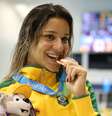 Joanna Maranhão recebe a medalha de bronze dos 400 m medley  Foto: Satiro Sodré/SS Press / Divulgação