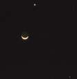Na foto, é possível ver o trapézio formado pela Lua, Vênus, Júpiter e a estrela Régulus  Foto: @intiwatay / Twitter