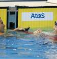 Thiago Pereira e Henrique Rodrigues se cumprimentam após a final dos 200 m medley  Foto: Satiro Sodre/ SS Press / Divulgação