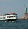 Em barcos pequenos, passeios mostram atrações de Nova York  Foto: @CircleLineSightseeingCruises/Facebook / Reprodução