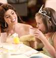 Pequenas princesas podem conversar com personagens famosos da Disney  Foto: Disney Cruise Line/Divulgação