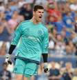 Thibaut Courtois defendeu pênalti de Thiago Silva e ainda converteu o dele  Foto: Grant Halverson / Getty Images