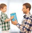Aproveitando que todo filho faz questão de demonstrar seu carinho pelo pai, comerciantes precisam se preparar para compensar as dificuldades enfrentadas em 2015  Foto: Sveta Orlova / Shutterstock