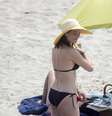 Rachel Weisz exibiu boa forma de biquíni em praia na Espanha   Foto: The Grosby Group