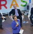 Dilma participa, ao lado de ministros, de lançamento do Dialoga Brasil  Foto: Agência Brasil