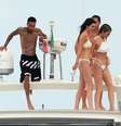 De férias, Kendall e Kylie Jenner curtem em iate   Foto: The Grosby Group