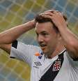 Dagoberto não acredita em gol perdido no empate por 0 a 0 entre Vasco e Coritiba  Foto: Pedro Martins / Gazeta Press