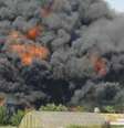 Ao cair, avião explodiu e atingiu vários carros  Foto: Divulgação/BBC Brasil