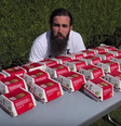 O inglês Adam Moran antes de comer 17 Big Macs em uma hora  Foto: @Beardmeatsfood / Reprodução Youtube
