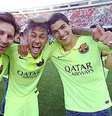 Trio MSN foi o mais festejado pelos torcedores na chegada ao Japão  Foto: Reprodução / Facebook