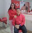 Após trabalhar por 22 anos na indústria automotiva, Edilson Gomes uniu forças com a esposa, Cida Galvão, para empreender na área de estética  Foto: Divulgação