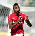 Vitinho comemora seu gol contra o Coritiba.  Foto: Gazeta Press