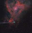 Um dos juízes da competição - o comediante, impressionista e astrônomo amador, Jon Culshaw - descreveu essa imagem como "um momento maravilhoso registrado na hora certa". A foto foi tirada por Lefteris Velissaratos e é da Nebulosa do Coração quando o Cometa Jacques passava.  Foto: Divulgação